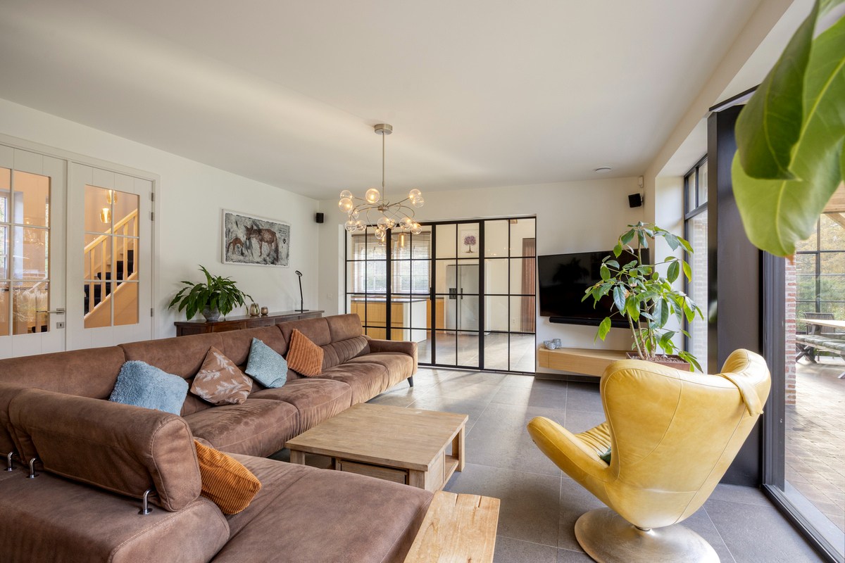 Ruim ingedeelde en kwalitatief afgewerkte villa op een mooi perceel met naastgelegen bouwgrond. - foto 4