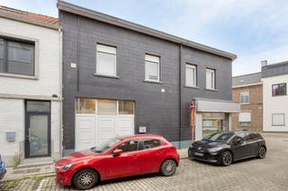 Handelshuis op een commerciële ligging nabij het station met o.a. een totale oppervlakte van maar liefst 285 m², bovenliggende woonst met...