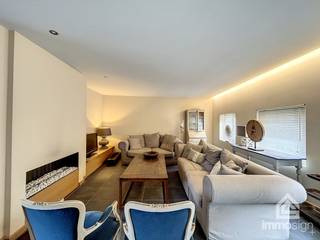 PLUSPUNTEN:+ oppervlakte perceel 75 m²+ totale oppervlakte ca. 251 m²+ ruime handelsruimte+ duplex appartement+ 2 slaapkamers+ lichtrijk gebouw+...