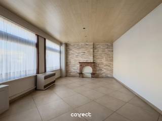 Ruime woning met garage.Op wandelafstand van het centrum Aartrijke vinden we deze woning terug.Indeling als volgt: Woonkamer, uitgeruste...