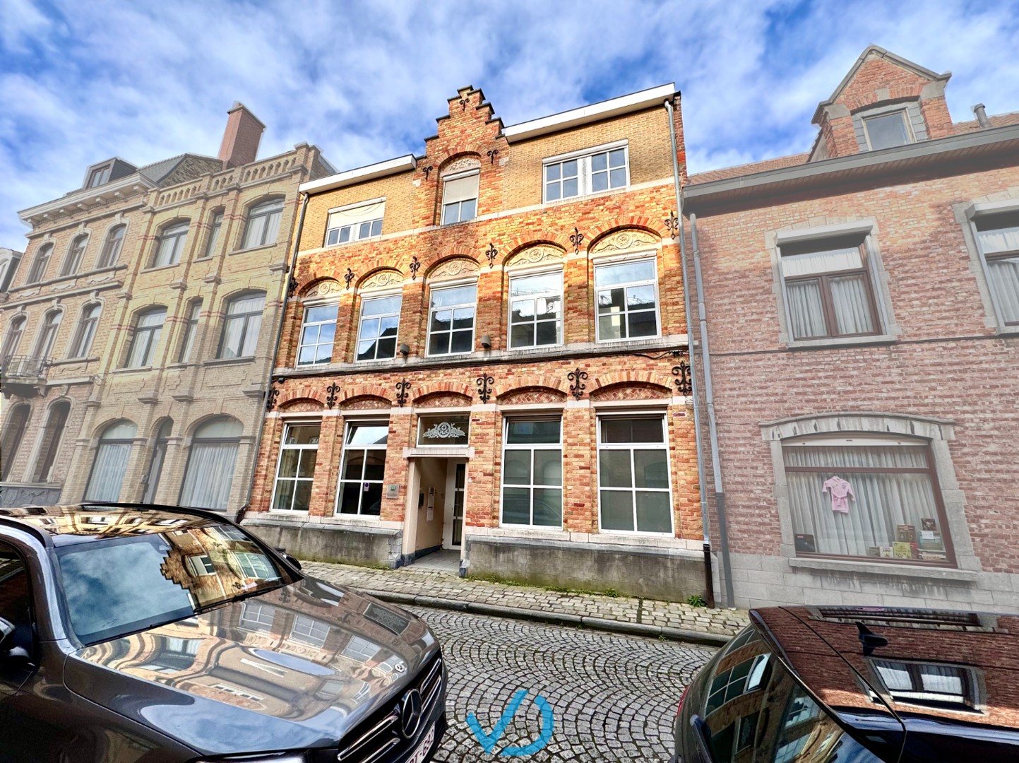 Uiterst ruime woning met 5 slaapkamers in het centrum van Ieper! - foto 1