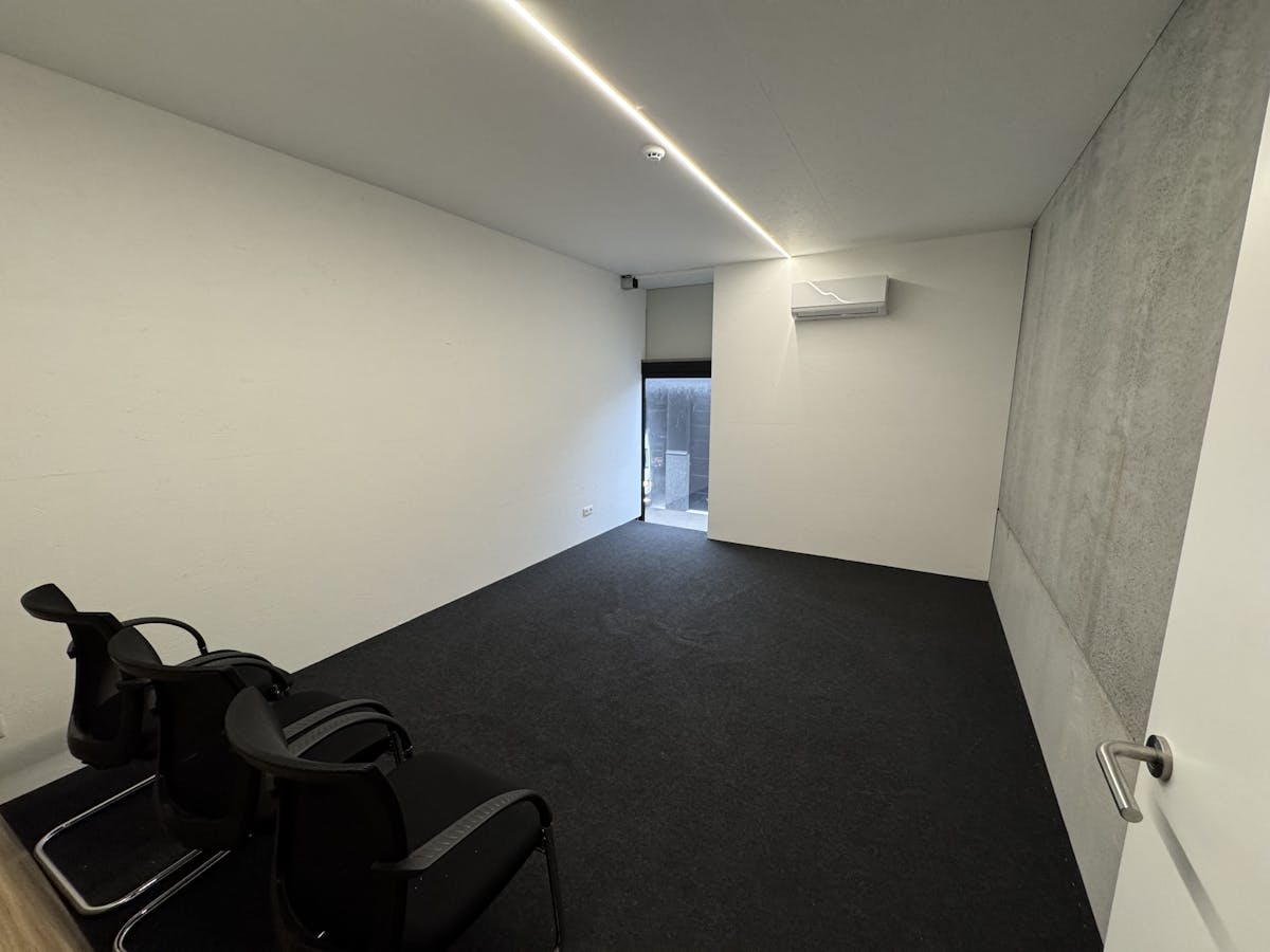 Strategisch gelegen KMO-unit (130 m²) met kantoor te huur - foto 5