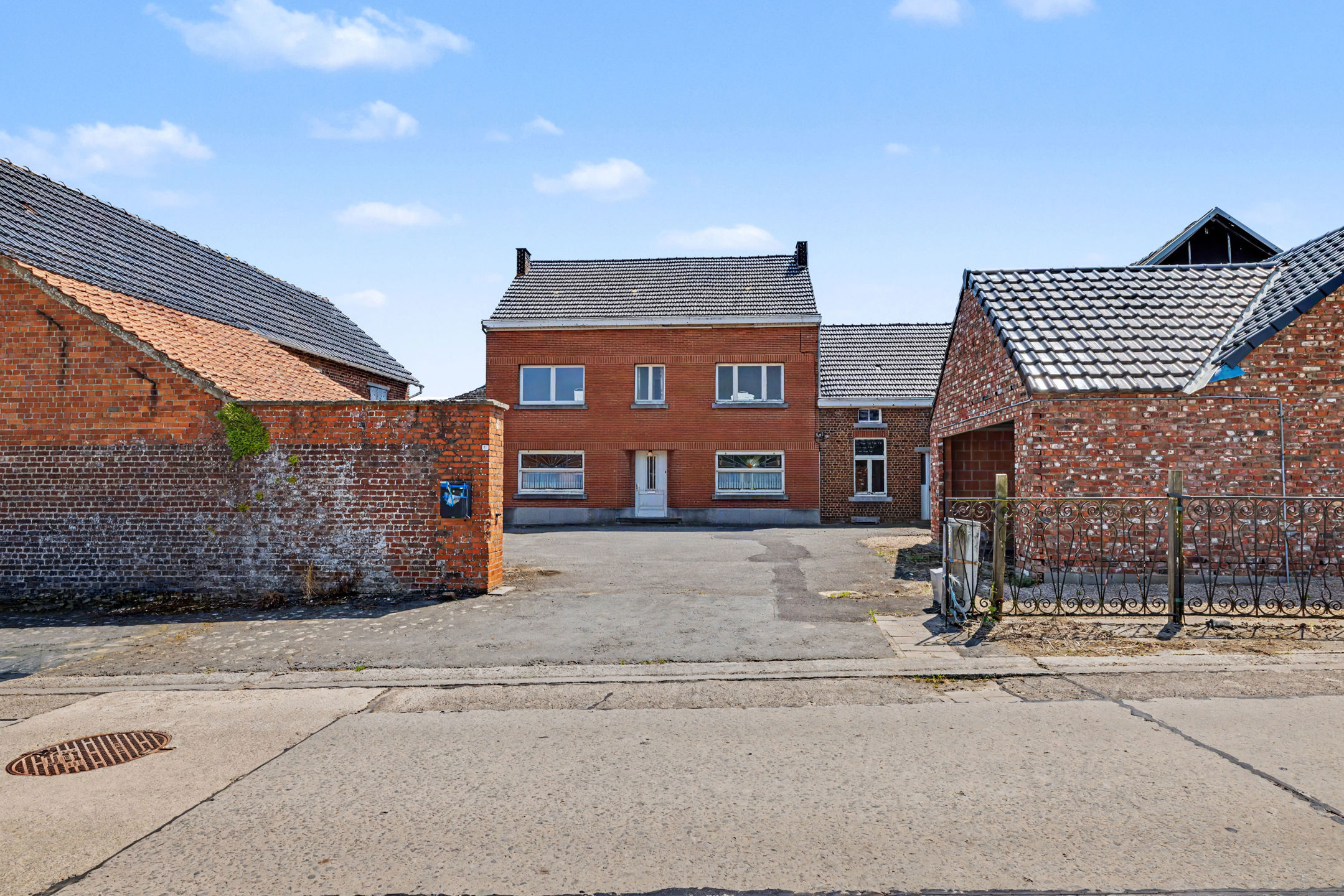 te koop te Sint-Pieters-Kapelle: charmante U-hoeve met prachtig uitzicht over de velden! - foto 1