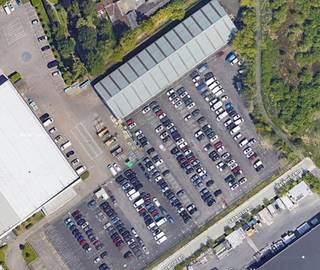 Verhard Terrein 10.000m² te huur in Kontich Industrie , zeer goed gelegen aan de op- en afrit van de E19 in Kontich.