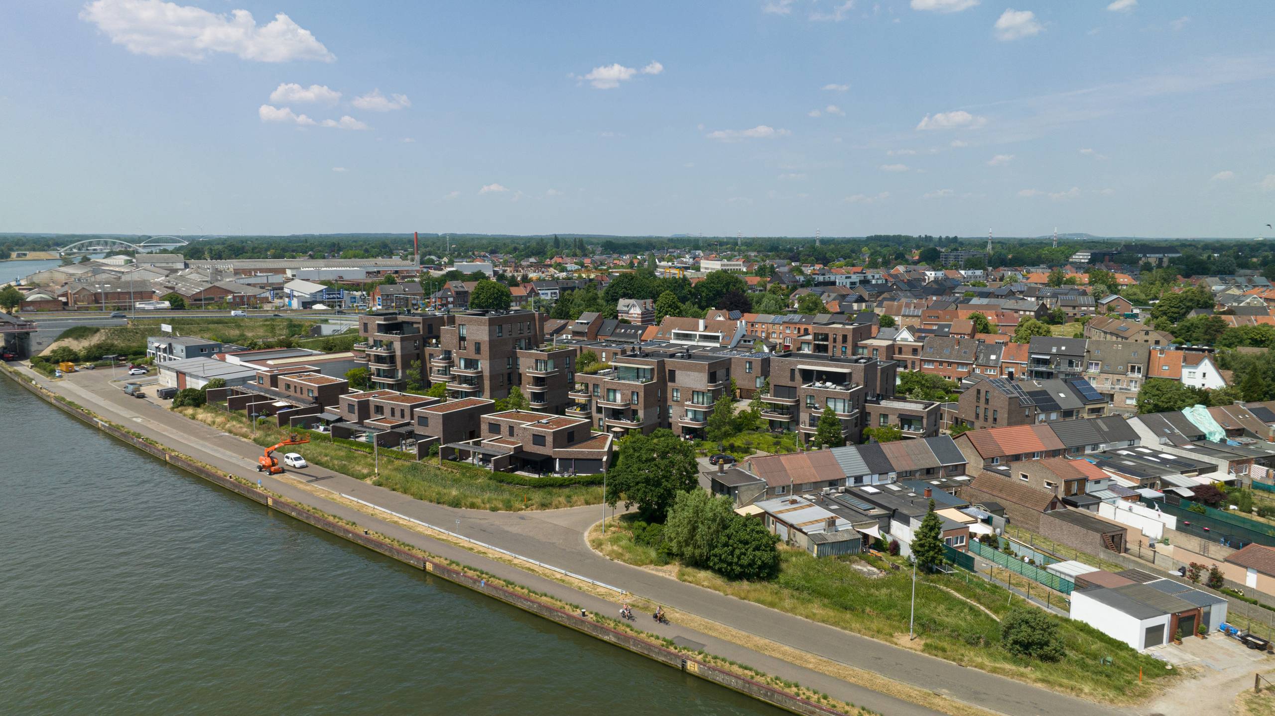 Gelijkvloers appartement met 2 slaapkamers en ruim terras. - foto 2