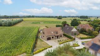 SIGN UP FOR THE FIRST VISIT MOMENT ON THURSDAY 27 AUGUST VIA OUR WEBSITE!<br /><br />Are you looking for a spacious home in a beautiful rural location in Mullem with over 250 m² of living space? Found it!<br /><br />The spacious plot, easily accessible location in rural Mullem, and the sturdy structure of the home are just a few of the many assets we find here. From the home, you also enjoy a beautiful view of the surrounding agricultural area.<br /><br />LAYOUT:<br /><br />GROUND FLOOR:<br />You enter the home through the entrance hall with a guest toilet. From here, you have access to the spacious living room that connects to the kitchen. Thanks to the location, you can enjoy a beautiful view of the fields from these spaces. There is also a first bedroom and a practical storage room next to the kitchen, which connects to the spacious garage on the ground floor.<br /><br />1ST FLOOR:<br />On the first floor, you arrive in the spacious hallway. Here, there are three more bedrooms, an office space, and an extra room that can be converted into a bathroom.<br /><br />BASEMENT:<br />The home also has a practical basement, ideal for extra storage space.<br /><br />Does this spacious home in a beautiful rural location sound like something for you? Then don't hesitate and contact us today for a visit!