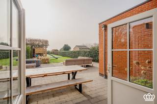 Energy efficient semi-open building near the center of Stabroek including open living space with access to the garden, equipped kitchen, 4 bedrooms,...