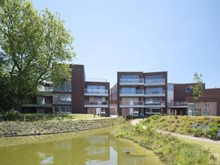 <strong>Bezoek na afspraak met IMMOBOSS per e-mail: ronse@immoboss.be</strong><br /><br />Res. La Margarita is een hedendaags appartementencomplex gelegen in een groenpark, verwijderd van de hoofdbaan en doch in de directe nabijheid van scholen, winkels, openbaar vervoer etc. Centraal wonen in een rustige, groene omgeving met voldoende privacy zijn hier één van de voornaamste troeven. Daarnaast is het volledige domein - alsook het appartement - toegankelijk voor mindervaliden. Indeling appartement, gelijkvloers verdiep: Inkomhal met vestiaire/bergingskast, ruime en lichtrijke leefruimte met open-keuken (kookplaat, oven en dampkap), terras met zicht op groen, ruime slaapkamer en een badkamer. Tot slot vervolledigt de privatieve kelderberging (nr. 14) en de gemeenschappelijke fietsenstalling deze eigendom. Algemene onkosten: 125 EUR/mnd. (omvat: verbruik &amp; onderhoud van de gemeenschappelijke delen + <u>privatief verbruik verwarming</u> + restafvalbeheer + syndicus, met afrekening). EPC-label: B en onmiddellijk beschikbaar. Mogelijkheid tot het huren van een autostandplaats: 30 EUR/mnd. <strong>Bezoek na afspraak met IMMOBOSS per e-mail: ronse@immoboss.be</strong>
