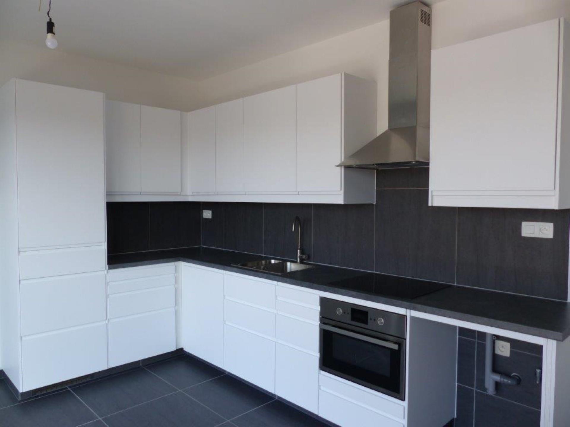 Goed gelegen hedendaags 1 slaapkamer appartement met terras - foto 3