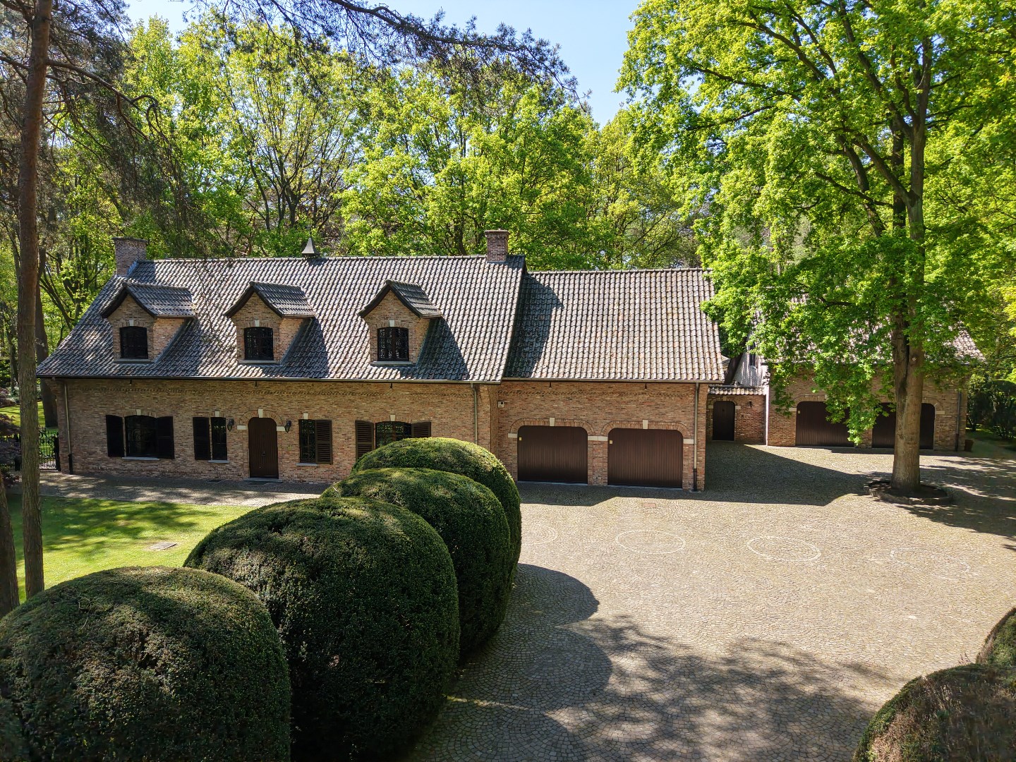 Landelijke villa met 5 garages op perceel van 11.875 m² te Schilde met Zuid-West tuin. - foto 3