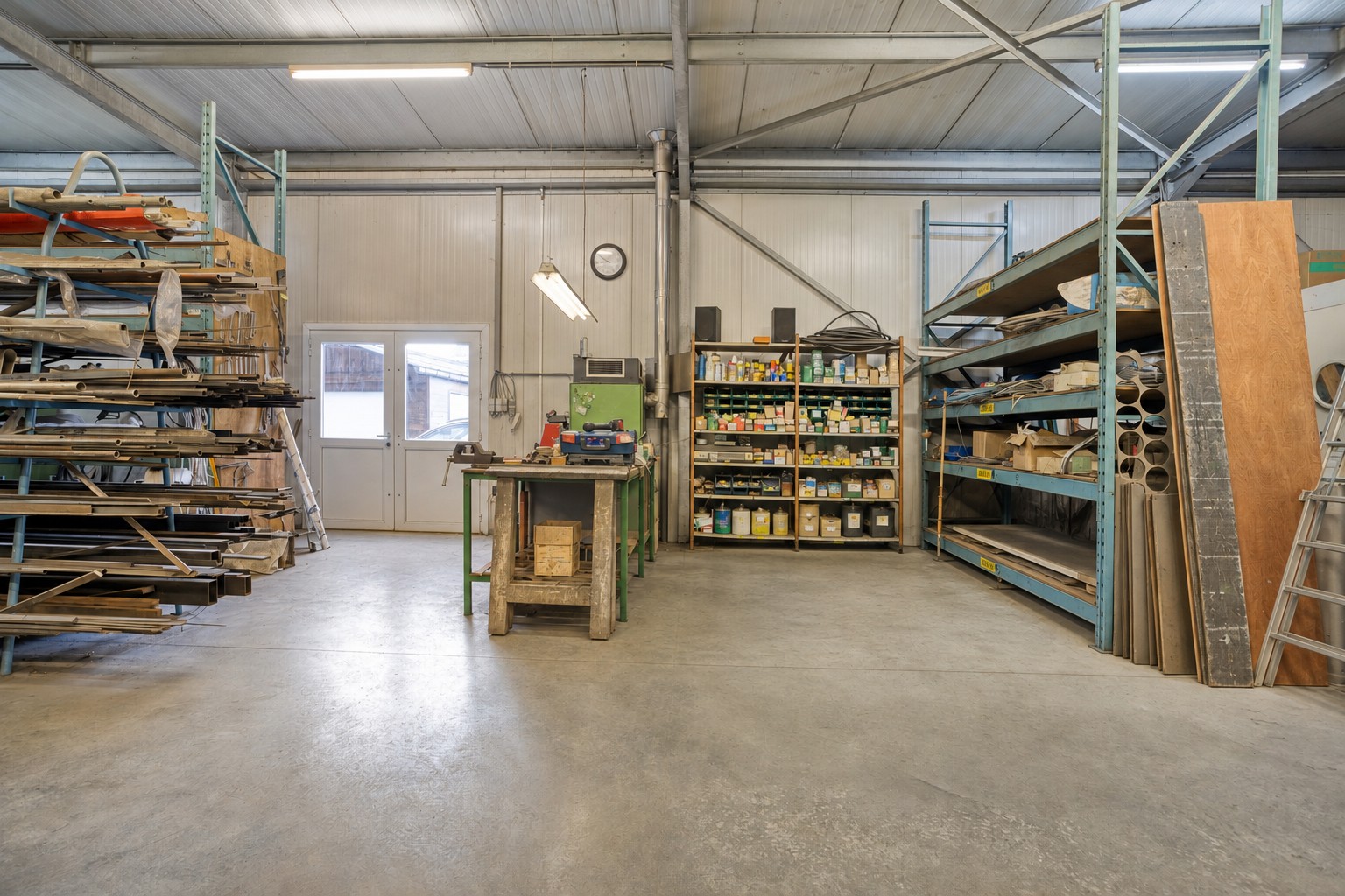 Magazijn met opslagruimte en bureauruimte op een centrale ligging in Roeselare - foto 4