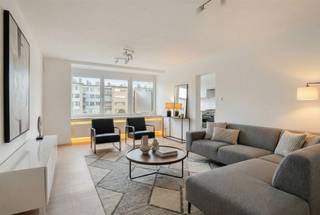 Bent u op zoek naar een stijlvol en volledig vernieuwd appartement op een toplocatie in Merksem? Dit prachtig gerenoveerde appartement bevindt zich...