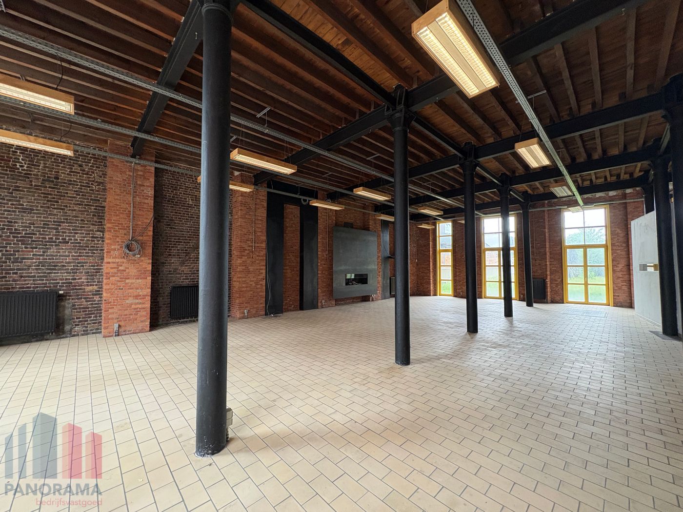 Stijlvol loftkantoor van 450 m² in de Voorhaven van Gent - photo 5
