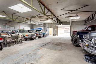 Ben jij op zoek naar een grote, polyvalente ruimte als werkplaats, voor stockage of om simpelweg je hobby uit te oefenen? Dan is dit magazijn...