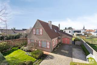 Bent u op zoek naar een alleenstaande woning in het centrum van Jabbeke met ruimte, comfort en een zonnige tuin? Deze charmante woning (bouwjaar...