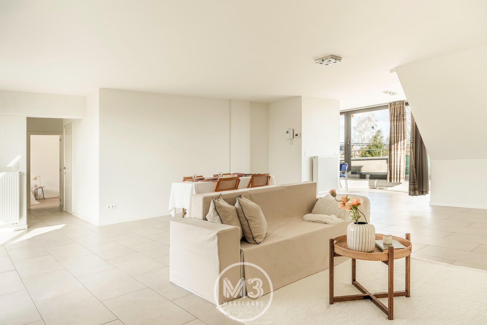 Ruim appartement met 2 slaapkamers, terrassen en garage in Blaasveld. - foto 4