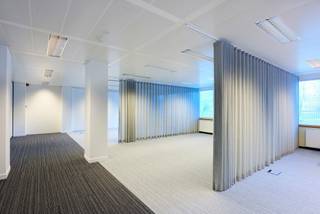 An impressive entrance hall and a beautiful atrium welcome you and your visitors to this modern building, which enjoys excellent visibility along...