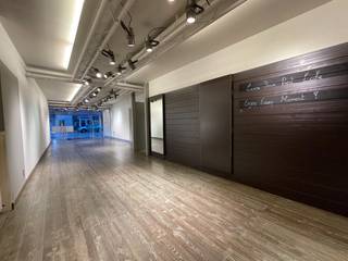 Diep handelspand gelegen in de Noordstraat, Roeselare. Vlakbij de Grote Markt.De indeling is als volgt: gelijkvloerse handelsruimte (+/- 100 m²) met...