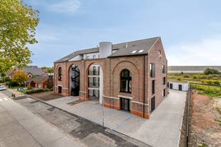 Veurne, de nieuwe bruisende trekpleister van de Westhoek, met zijn volledig nieuwe stadsdeel aan het suikerpark. De combinatie van vernieuwing...