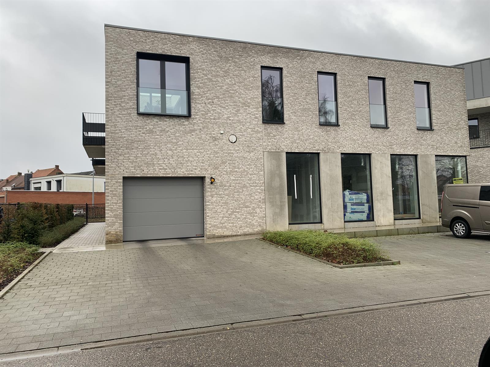 Parkeerplaats gelegen nabij het centrum van Olmen. - foto 2