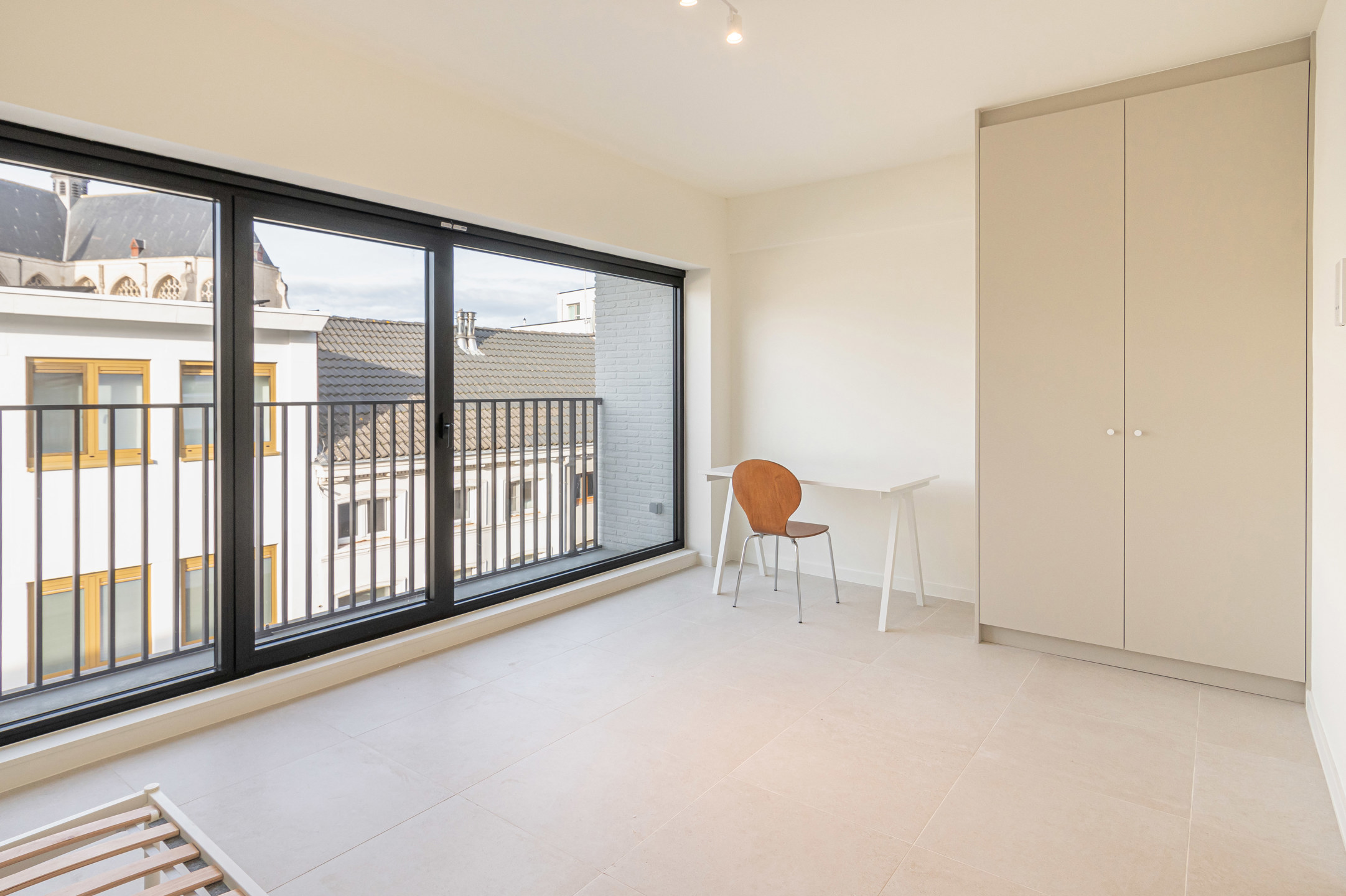 NIEUW! Volledig gerenoveerde studentenkamer in hartje Mechelen  - foto 3