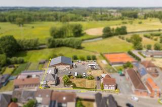 À VENDRE à Geraardsbergen. Pour plus d'informations : appeler Pieter Cardoen au 0475 36 12 52Bâtiment polyvalent (entrepôt) de plus de 460 m² avec un...