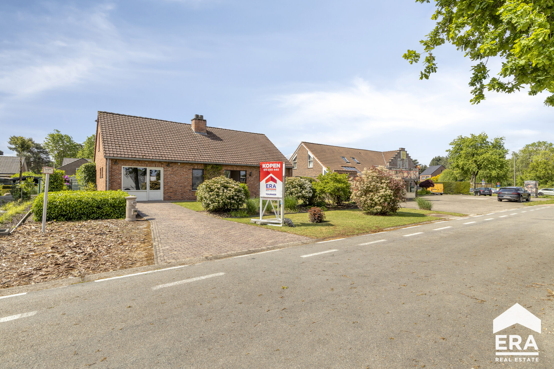 Gelijkvloers ingerichte woning op 685m² te koop in Lommel! - foto 3