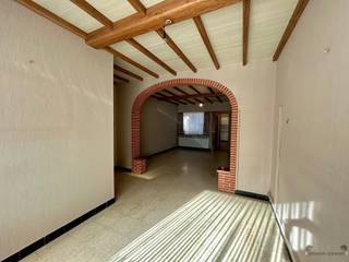 Stap binnen in deze centraal gelegen woning en ontdek meteen de sterke troeven die dit pand te bieden heeft.Troeven om in de verf te zetten zijn hier...