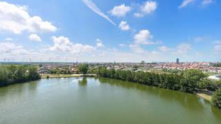 Mooi vernieuwd studio met een schitterend uitzicht over Heist en hinterland. Deze verzorgde studio geniet van een aparte slaapkamer met...