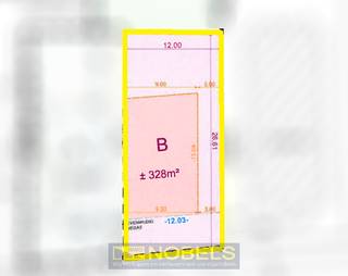 <strong>RUSTIG GELEGEN BOUWGROND</strong> voor halfopen bebouwing in het landelijke Berlare. Deze mooie <strong>KAVEL VAN 328M²</strong> bevindt zich in een <strong>KINDVRIENDELIJKE STRAAT</strong>, omringd door <strong>GROEN</strong> en op wandelafstand van de <strong>UITGESTREKTE NATUUR ROND HET DONKMEER</strong>. Bovendien ben je slechts enkele minuten verwijderd van <strong>VERBINDINGSWEGEN RICHTING GENT, DENDERMONDE EN LOKEREN</strong>. Ideaal voor wie rustig en ruim wil wonen zonder in te boeten aan <strong>COMFORT OF BEREIKBAARHEID</strong>.<br /><br />Adres: Turfputstraat te Berlare<br /><br />Geen bouwverplichting; P-score: C