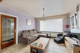 Charmante maison mitoyenne avec 2 chambres, dressing, cave et grenier. La maison est prête à emménager avec un séjour chaleureux, une cuisine...