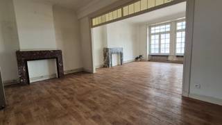 Very spacious apartment in need of complete renovationLocated on the 3rd floor of a characterful building with 5 units, near Astrid Square and the...