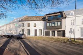 Te koop: gesloten bebouwing in het hart van Moerzeke, op een toplocatie in het centrum. Dit unieke project bestaat uit twee afzonderlijke woningen,...