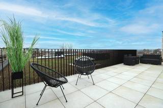 PLAN NU UW BEZOEK AAN EEN AFGEWERKT APPARTEMENT<br />DIT PROJECT KOMT IN AANMERKING VOOR DE 6%* BTW REGELING!<br /><br />Als je mooi, modern en natuurlijk wil wonen in centrum Beveren, dan kan je niet om Pinnacle House heen.<br /><br />Dit unieke project bestaat uit drie moderne gebouwen met in totaal 73 energiezuinige appartementen.<br />De ligging is ideaal: nabij de Prosper Van Raemdonckstraat, op amper 300m van de winkelstraten en de sportzone.<br />Daarnaast is de architectuur om van te smullen. Via grote terrassen en kamerhoge raampartijen heeft elke wooneenheid een directe link met de groenzone. Bovendien zijn ontwerp en indeling heel logisch en functioneel opgevat. Zo beschik je over een ruime leefruimte en een groot zuid of zuidwest georiënteerd terras, is er vloerverwarming aanwezig en kan je je auto kwijt in de grote ondergrondse parking.<br /><br />Benieuwd naar de indeling van de laatste appartementen?<br />Plan NU uw werfbezoek in via verkoop@homevast.be of tel 03 344 77 44.<br /><br />Verder geniet dit project de 6%* BTW regeling. (*onder voorbehoud dat U als koper ook voldoet aan de voorwaarden voor de 6% BTW maatregel (o.a. eigen bewoning,...))