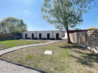 est situé dans la Stationsstraat à Deerlijk, composé de maisons de 3 chambres, possibilité de 5. Vivre dans ces maisons neuves est agréable grâce à...