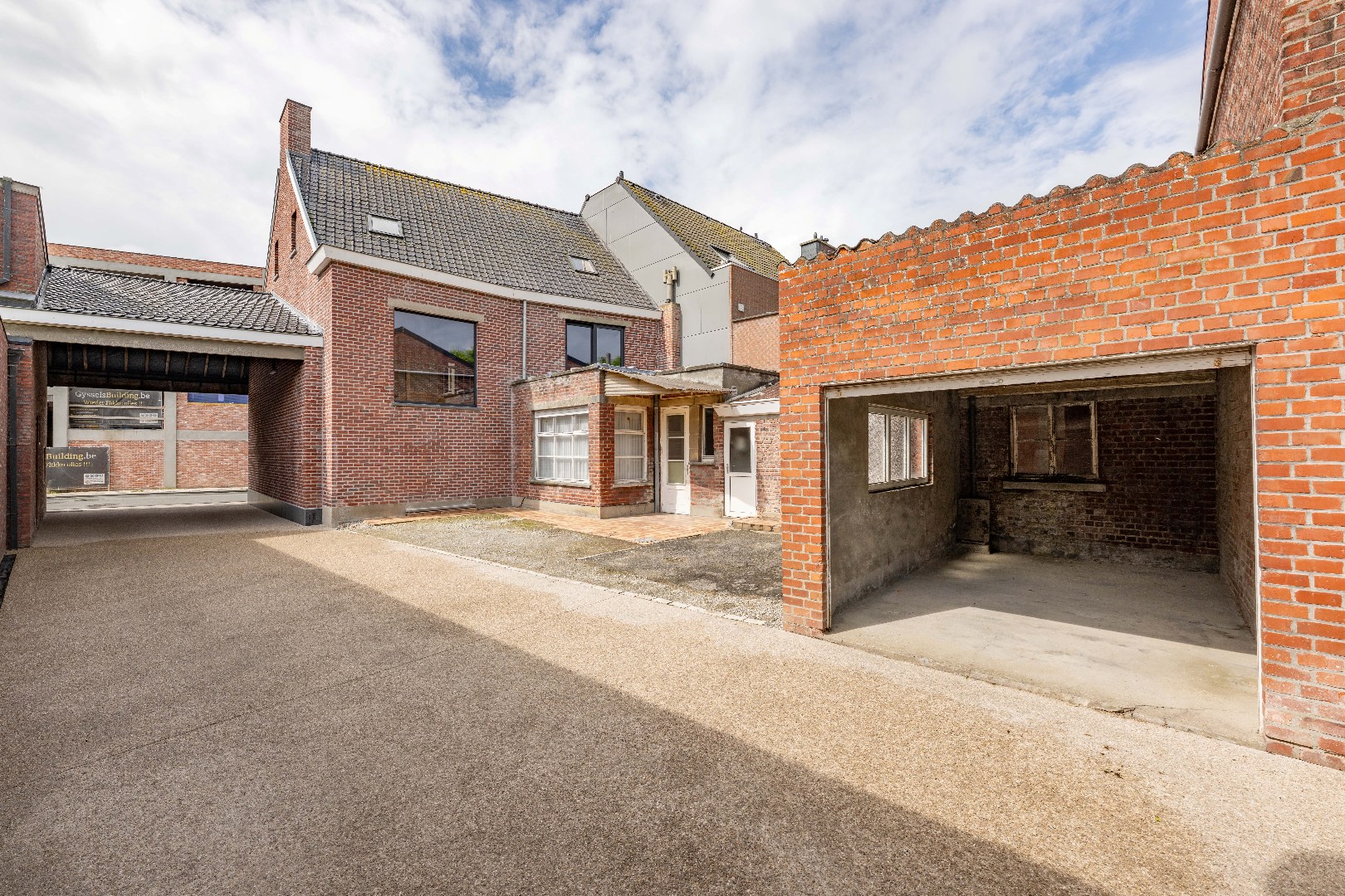 CASCO WONING met 4 slaapkamers en veel potentieel TE KOOP in Ruiselede! - foto 2