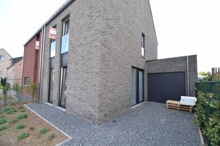 BEN-woning met 3 slaapkamers op een tuin van 312m². De woning is ZEER ENERGIEZUINIG, met een E-peil van ongeveer 0, voorzien van de...