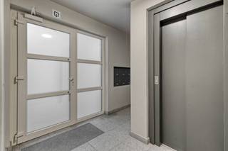 Op zoek naar een waardevaste investering? In de Stationsdreef te Roeselare bieden wij een uitstekend onderhouden appartementsgebouw aan, bestaande uit 6 ruime en kwaliteitsvolle woonunits. Dit pand is tot in de puntjes verzorgd en verkeert in uitstekende staat – ideaal voor wie op zoek is naar zorgeloos vastgoedbeheer.Samenstelling van het gebouw:Gelijkvloers: één appartement met 2 slaapkamers1ste verdieping: twee appartementen met telkens 2 slaapkamers2de verdieping: twee appartementen met telkens 2 slaapkamers3de verdieping: een ruime penthouseDaarnaast beschikt het gebouw over 7 garages en 6 private bergingen.Alle entiteiten zijn momenteel volledig verhuurd, wat zorgt voor directe opbrengst en een solide rendement.Het pand wordt verkocht onder aandelen.Interesse of meer info gewenst?Neem gerust contact op met onze beleggingsadviseur. Wij helpen je graag verder met alle details en begeleiden je in deze rendabele investering.