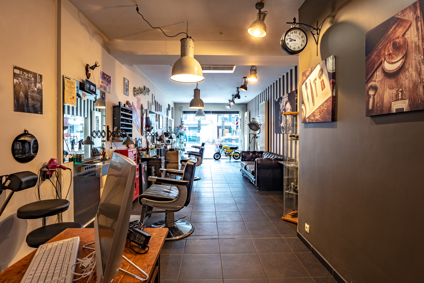 Ruim en gunstig gelegen handelspand met achter ingang. - foto 4