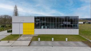 High-end bedrijfsgebouw te koop in IZ De Pluim.In industriezone De Pluim bevindt zich dit prachtige bedrijfsgebouw (bouwjaar 2020) op een perceel van...