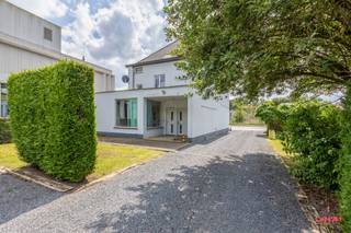 Het perceel, met momenteel nog een gebouw op, is gelegen aan de Brugsevaart te Mariakerke en heeft een uitstekende verbinding dankzij de N9 en...