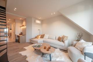 Res. Breughel. Nieuwbouw duplex-appartement met spectaculair open zicht en mooi zeezicht. Dit appartement omvat inkom met apart toilet en...