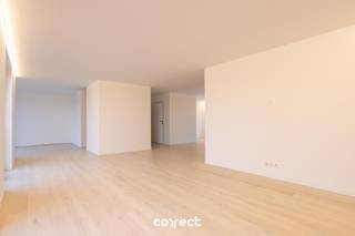 Uitzonderlijke penthouse op topligging. Deze luxueus gerenoveerde penthouse bevindt zich in een kleinschalige residentie (Isabella) op...