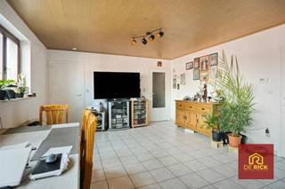 Dit appartement is gelegen in een kleinschalige residentie in het hart van de stad. Het omvat een inkomhal, een lichtrijke woonkamer, een...