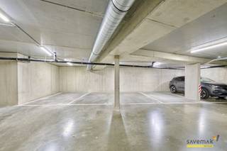 Ondergrondse autostaanplaatsen in residentie Bascule. Gelegen net buiten Peer-centrum en op wandelafstand van winkels.   Contacteer ons voor meer...