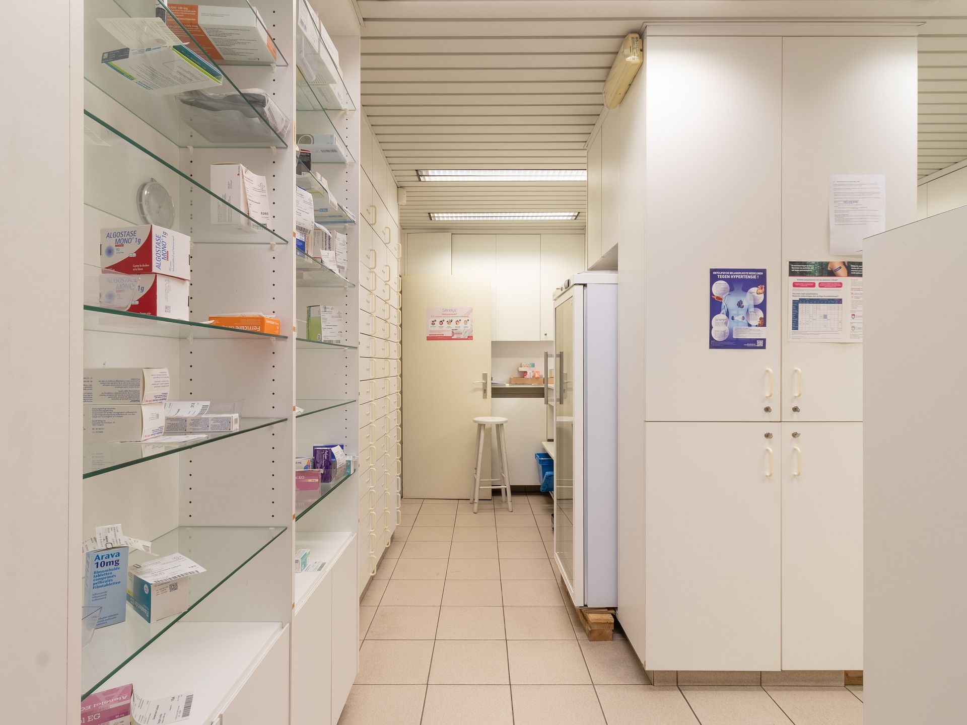 Handelszaak ingericht als apotheek op toplocatie - foto 5