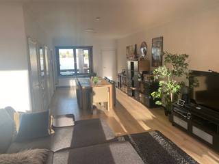 RUIM EN LUMINEUS APPARTEMENT 129M² MET 2 SLAAPKAMERS EN 2 AUTOSTAANPLAATSEN1ste verdieping - ligging in centrum met vlotte bereikbaarheid via N17,...