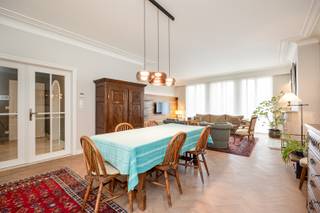 Zeer ruim charmant appartement met authenticiteit  in een statig gebouw op residentiële ligging aan één van de mooiste straten in het Antwerpse ...