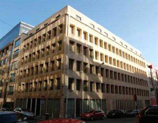 Het gebouw is gesitueerd in het hart van het Europese wijk. Zeer dicht bij het het Europees comité en het Europees parlement. Gemakkelijk...