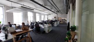 Vlakbij de Leieboorden vinden we deze top-afgewerkte kantoorruimte terug met een oppervlakte van 750m².<br /><br />Kantoorruimte / multifunctionele ruimte gelegen op de eerste verdieping in de klassevolle residentie De Kien bestaande uit: ontvangst, open landscapeburelen, aparte burelen /meetingboxen + 2 grote vergaderruimtes, sanitaire voorzieningen met douche, refter, berging, computervloer &amp; mooie vrije hoogte. Kortom een kantoor met karakter &amp; de nodige uitstraling. <br /><br />Te huur wegens interne verhuis. Ruime parking beschikbaar. <br /><br />(ref. De Kien: Agilitas / HLB / Chronos / KVK / Get Driven/ Korfina...)<br /><br />Interesse? Bel of mail Jasper 0479/27 71 92 - jasper@immopottelberg.be